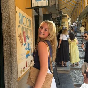 Meet your Posher, Emma